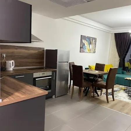 Skyline Apartment *